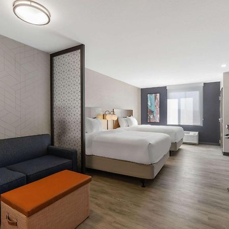 Everhome Suites Corona Exterior foto