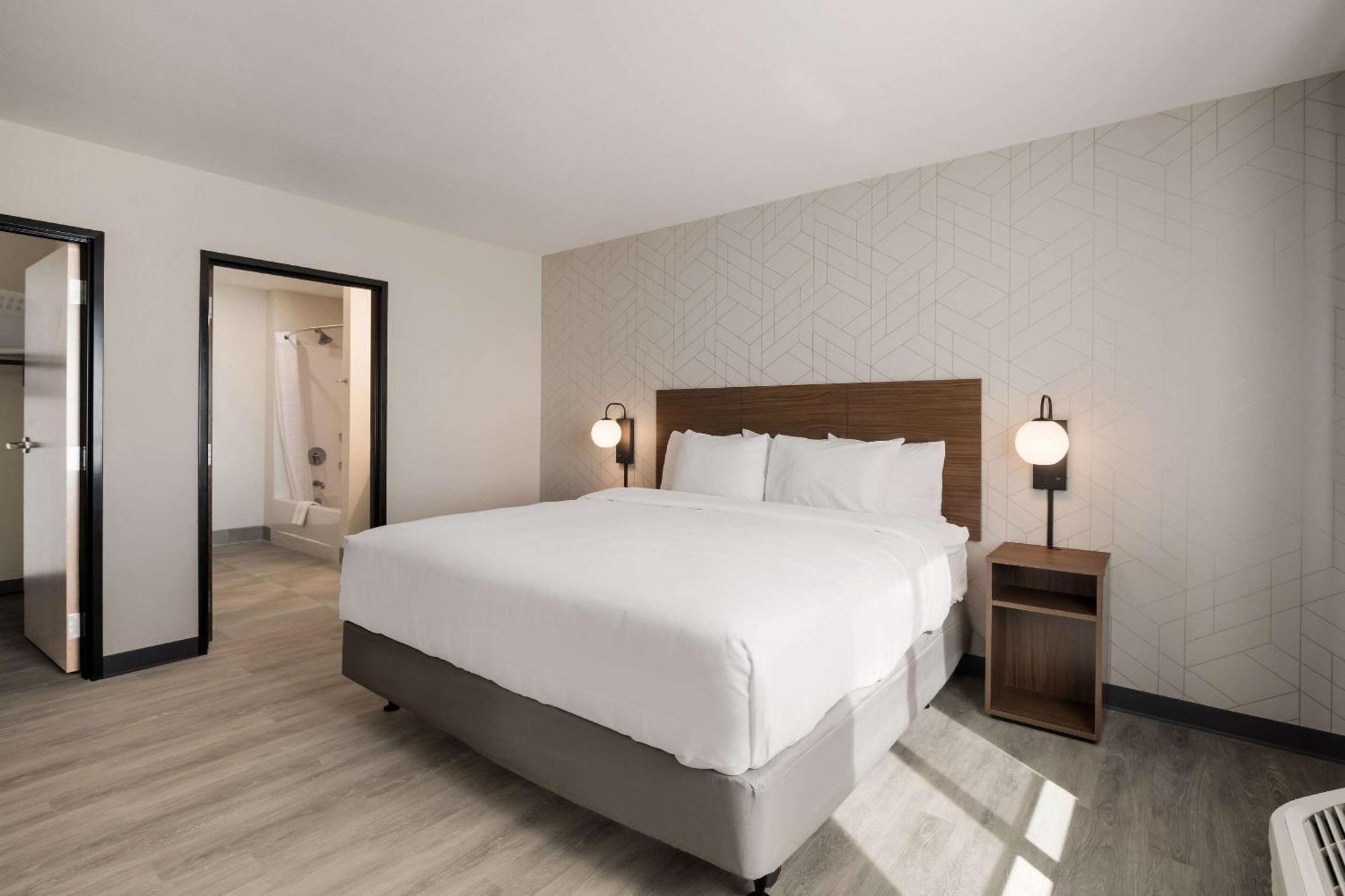 Everhome Suites Corona Exterior foto