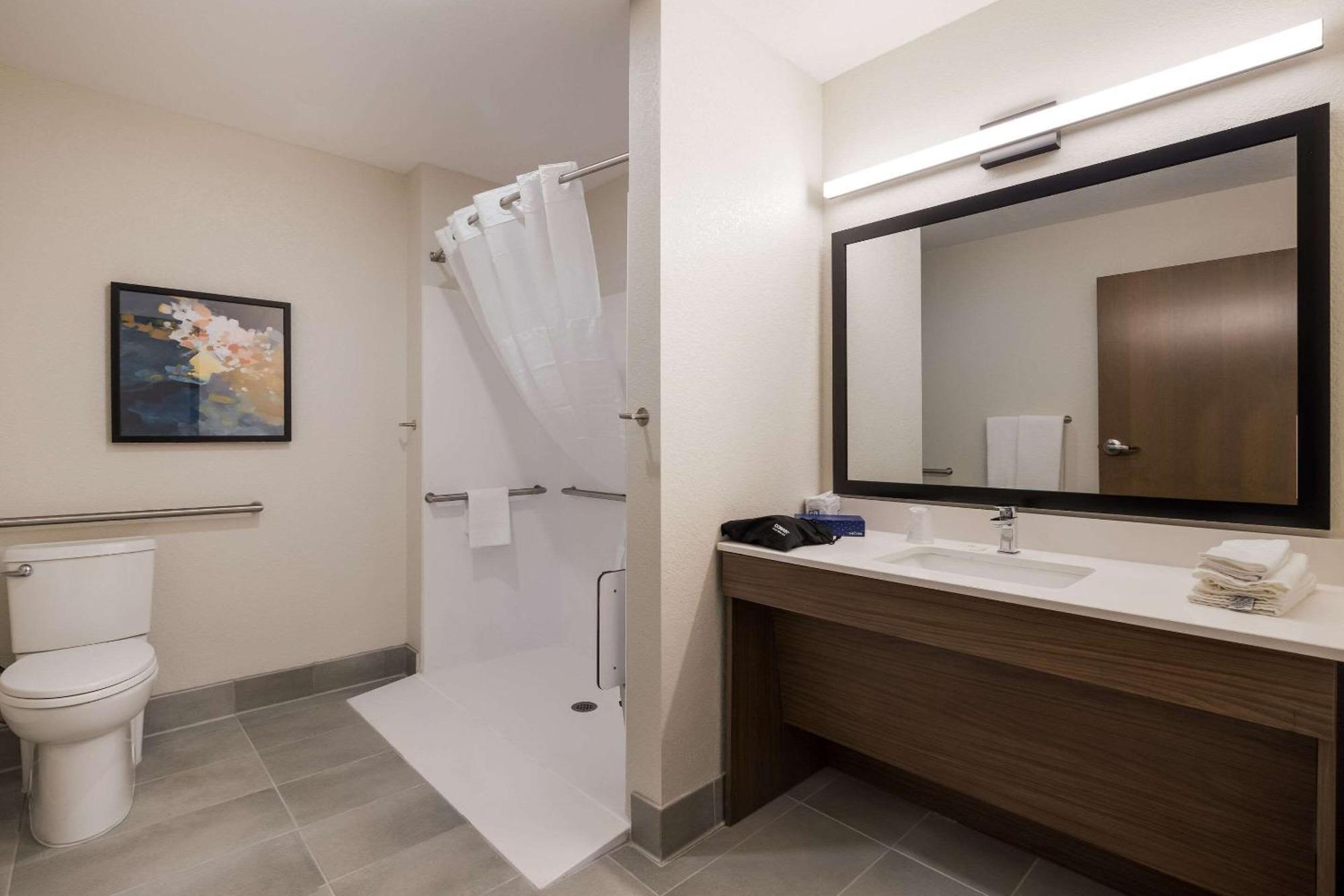 Everhome Suites Corona Exterior foto